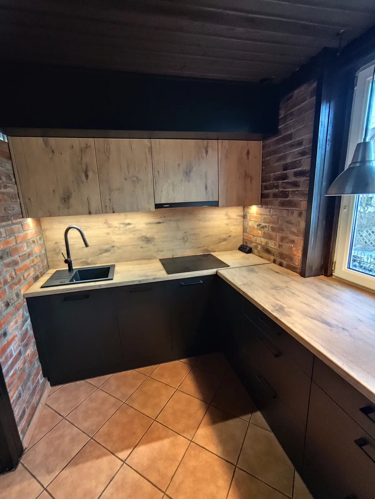 Kuchnia czarna z dębem, loft, zdjęcie 6